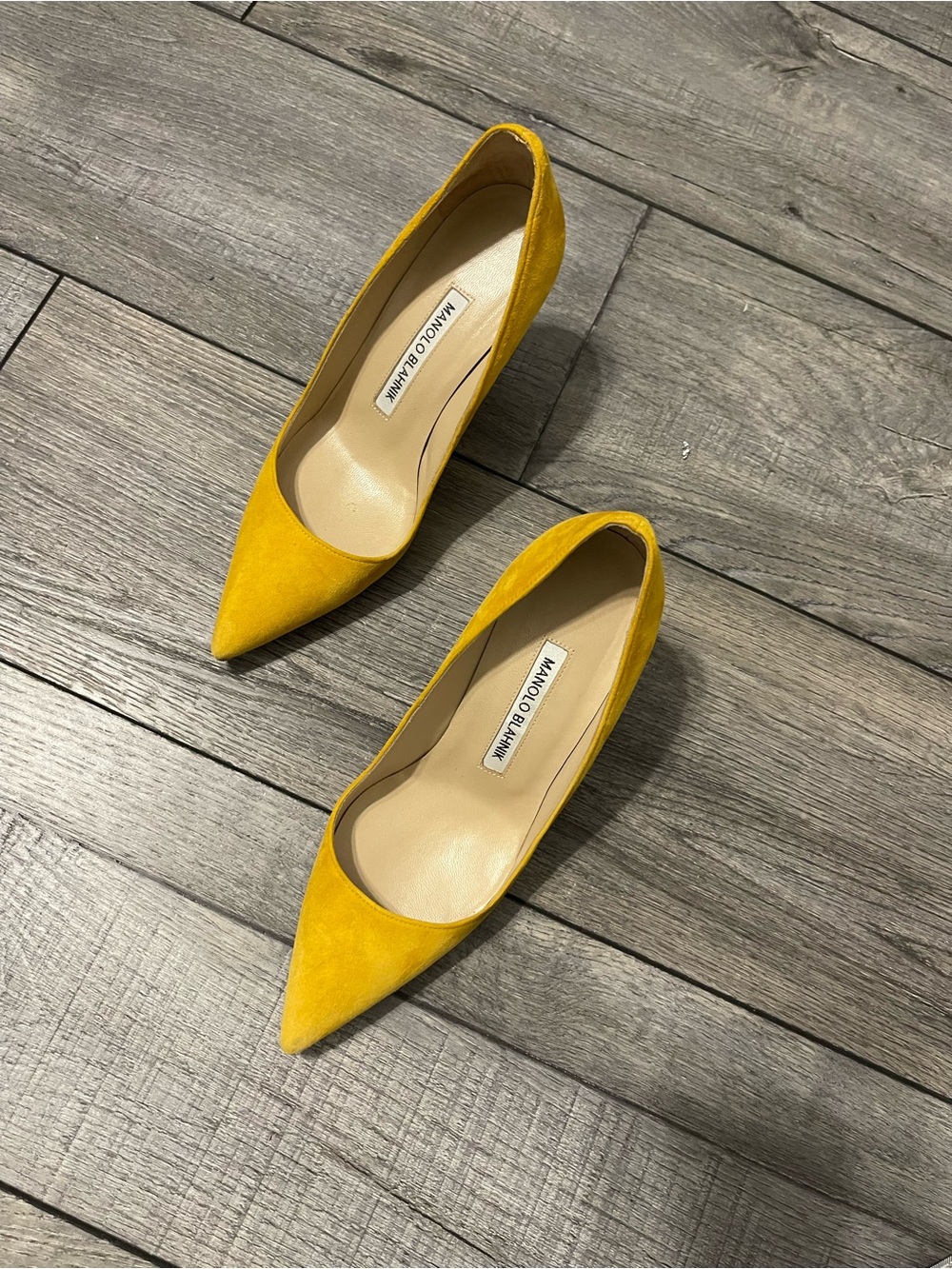 Manolo Blahnik Yellow Suede Pointed-Toe Pumps size 35.5